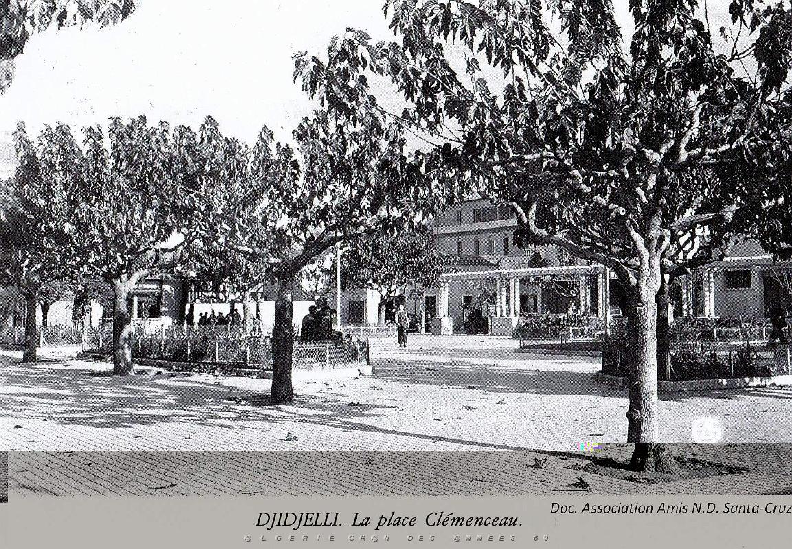 156- Djidjelli - Place Clemenceau.jpg